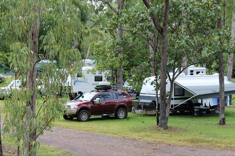 Corroboree Park Tavern - Holiday Sydney 1