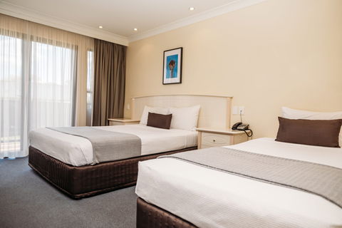 Kobbers Motor Inn - Whitsundays Tourism 0