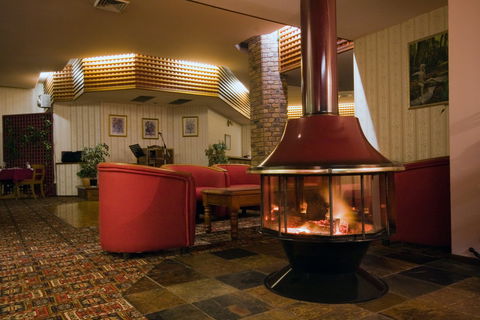 McNevins Warwick Motel And Gunyah Restaurant - Broome Tourism 1