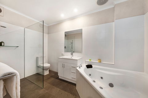 Moonlight Bay Apartments - Townsville Tourism 1