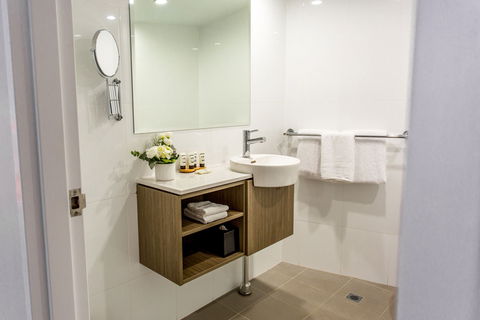 Pacific Hotel Brisbane - YWait Travel 2