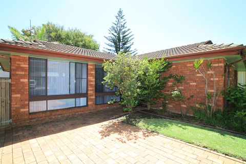 Surfway Holiday Retreat - Townsville Tourism 0