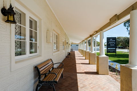 Albany Holiday Units - YWait Travel 1