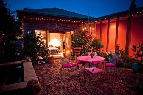 At Eleven, La Petite Maison - Accommodation Directory 0