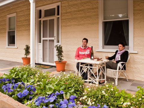 Brown's House Bed & Breakfast - YWait Travel 1