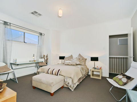 Century 21 SouthCoast: The Residence - Townsville Tourism 0