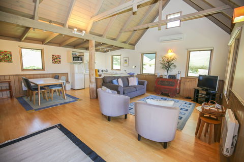 Crabapple Cottage - Foster Accommodation 2