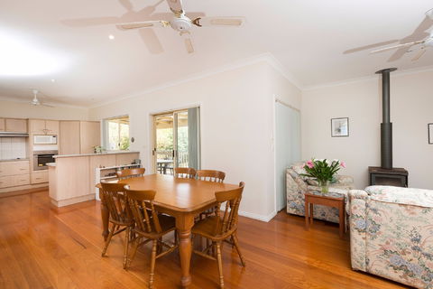 Cranford Waterfront Cottage - Carnarvon Accommodation 1
