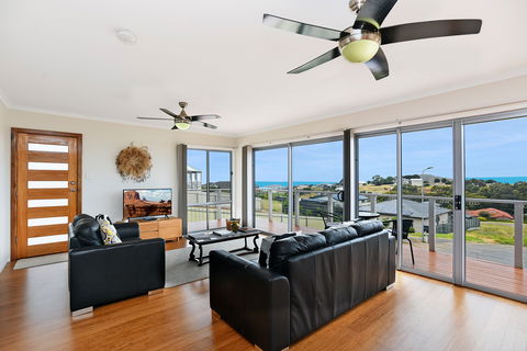 Fluke Court, Encounter Bay - Accommodation Whitsundays 2