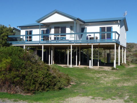 Flying Dutchmen - Wagga Wagga Accommodation 0