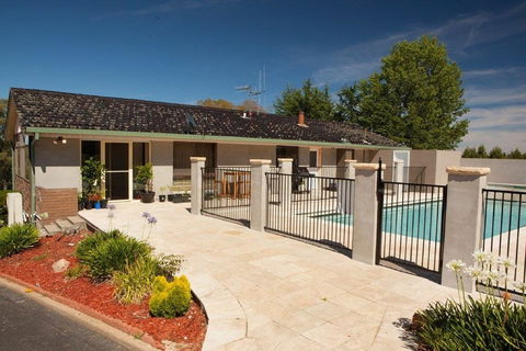 Gold Panner Motor Inn - Townsville Tourism 1