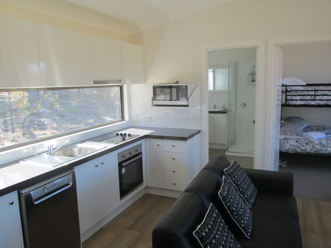 Just Red Wines Vineyard Cabins - Wagga Wagga Accommodation 2
