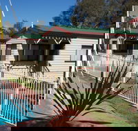 Parkes Country Cabins - Holiday Melbourne