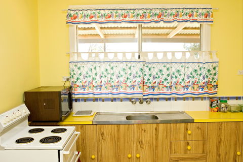 Reavesdale Cottage - Bundaberg Accommodation 2