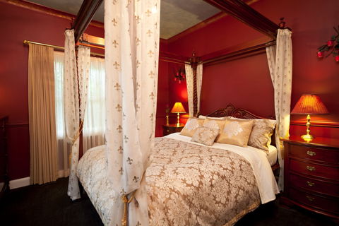 Strawberry Patch Cottage - Lightning Ridge Tourism 2