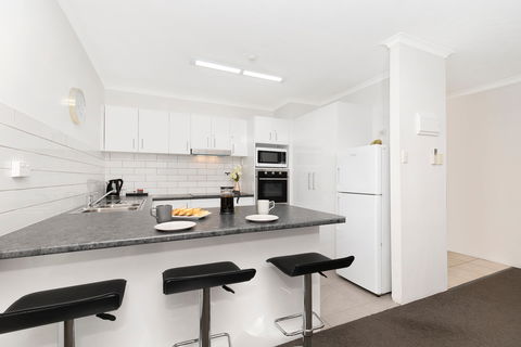 The Astor Apartments - YWait Travel 1
