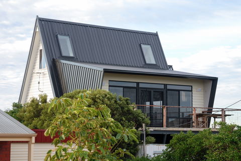 18 Corcoran Avenue - Wagga Wagga Accommodation 0