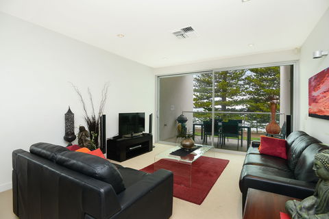 24 The Breeze - Sea Views Right In The Heart Of Victor Harbor - Accommodation Whitsundays 1