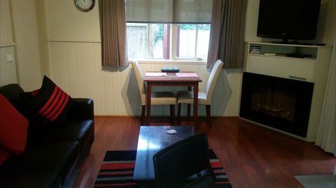 Alpine Country Cottages: Studio 3 - Whitsundays Tourism 2