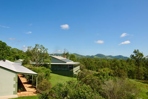 Amamoor Lodge - Accommodation Find 0