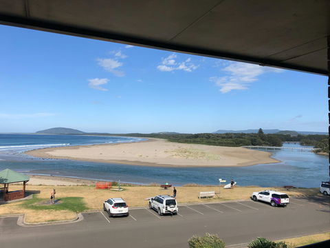 Beachfront Apartment - Brisbane Tourism 0