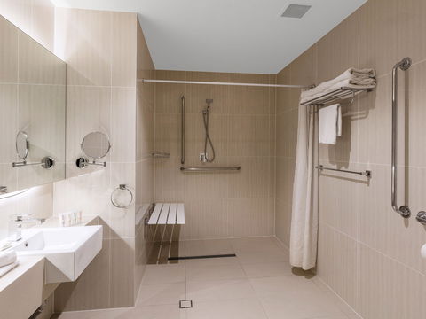 Best Western Plus Hotel Diana - Holiday Perth 2