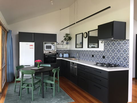 Black Cockatoo Cottages - Holiday Melbourne 2
