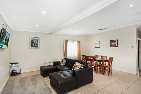 Broken Hill Country Cottage - Holiday Perth 1