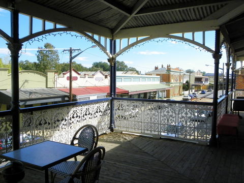 Canowindra Old Vic Inn - Redcliffe Tourism 1