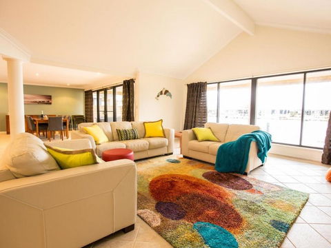 Canal Elegance In Yunderup - Accommodation Perth 0