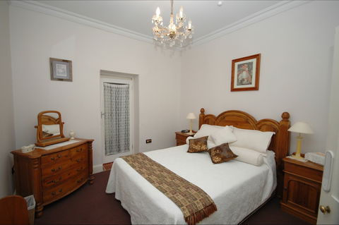 Clare Valley Heritage Retreat - Wishing Well Cottage - Mackay Tourism 1