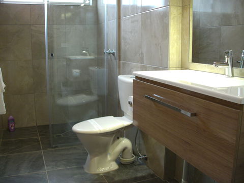 Colac Mid City Motor Inn - Tourism Caloundra 1