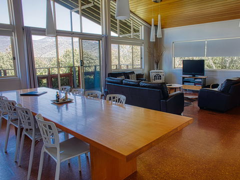 Feathertop  Accommodation - Townsville Tourism 1