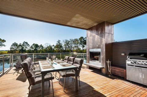 Gippsland Lakehouse - Holiday Melbourne 1