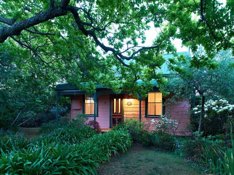 Hawthorne Cottage: Blackheath - Holiday Sydney 0