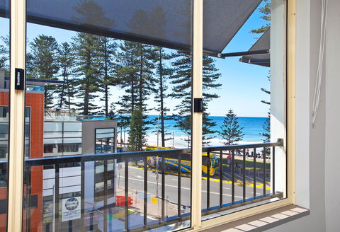 Manly Paradise Beachfront Motel And Apartments - Mackay Tourism 1