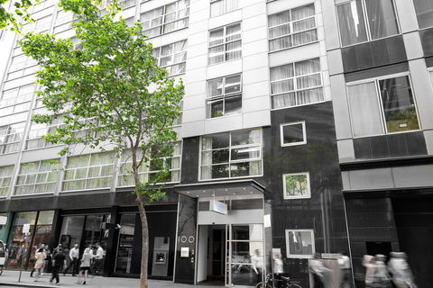Mantra 100 Exhibition - Hotel QLD 1