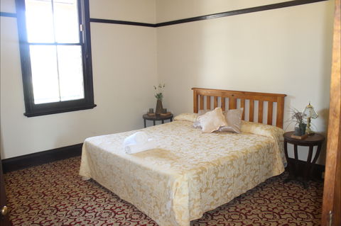 Neath Hotel - Hotel VIC 2