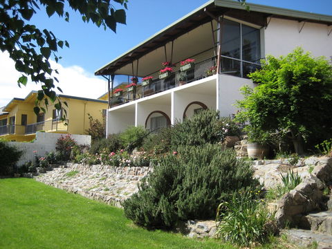 Sages Haus Bed And Breakfast - Whitsundays Tourism 1
