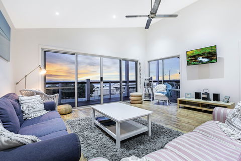 Sceale Bay Seaview Escape - Townsville Tourism 2