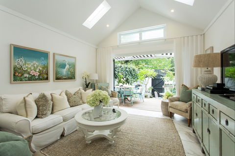 Stylish Interiors In The Bay - Whitsundays Tourism 0