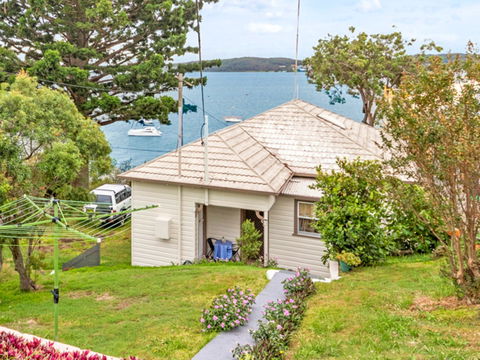 Tommy's Lakehouse - Accommodation Directory 1