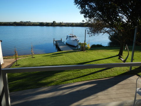 Washpool Retreat- Waterfront Living - Holiday Melbourne 1