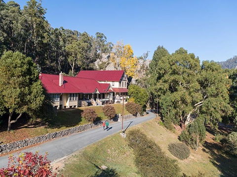 Yarrangobilly Caves House: East And West Wings - Holiday Sydney 2