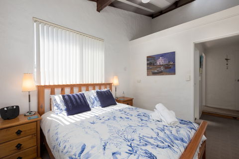 Absolute Oceanfront Cottage - Carnarvon Accommodation 1