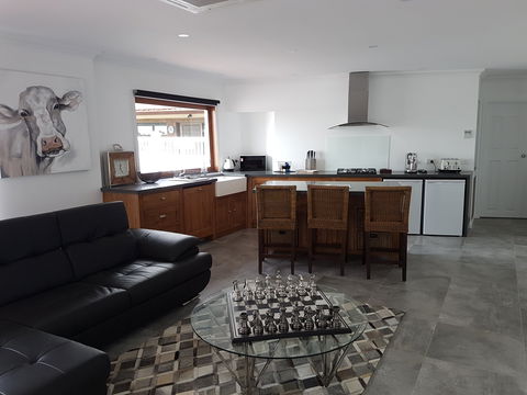 Animal Land Farm Stay - Accommodation Broken Hill 0