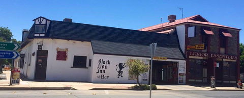 Black Lion Inn Hotel - Whitsundays Tourism 0