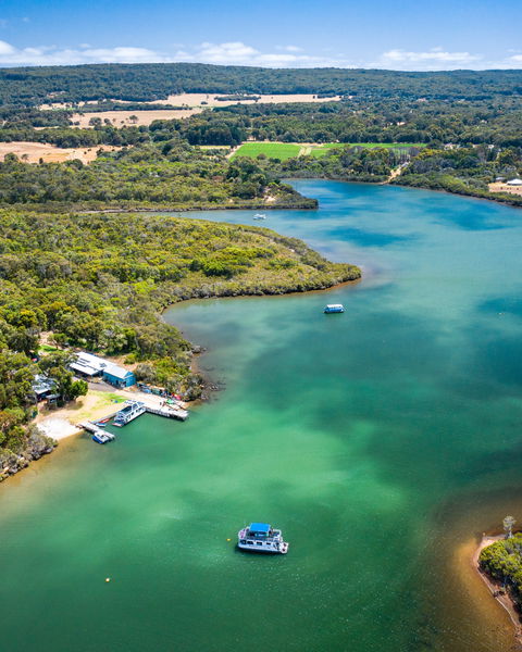 Blackwood River Houseboats - Holiday Melbourne 0