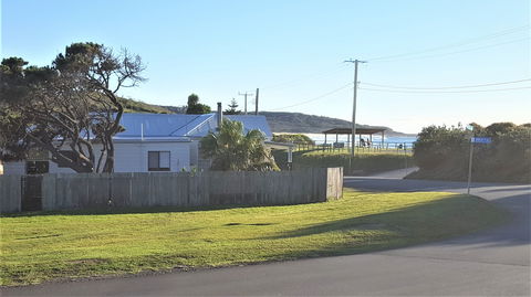 By The Beach At Catho - Accommodation Nelson Bay 0