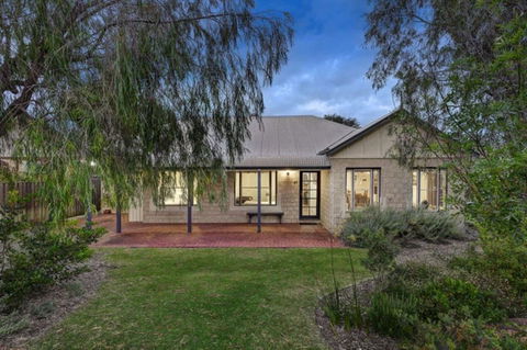 Cottage Retreat/Shady Cottage - Holiday Jervis Bay 0